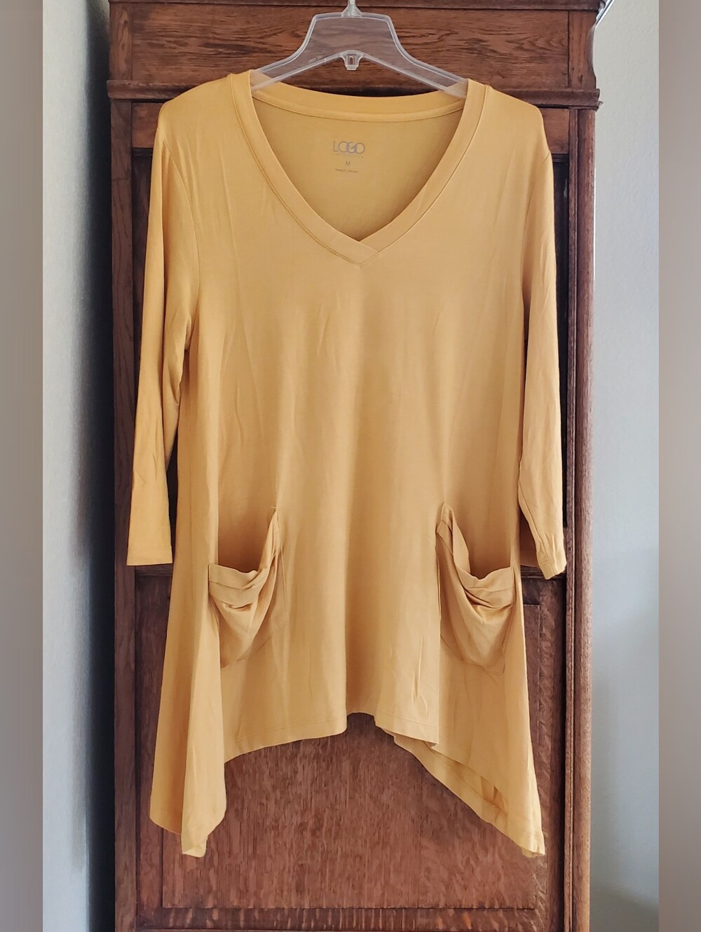 LOGO by Lori Goldstein Sharkbite Hem Tunic Top Pockets Yellow Gold Size MED